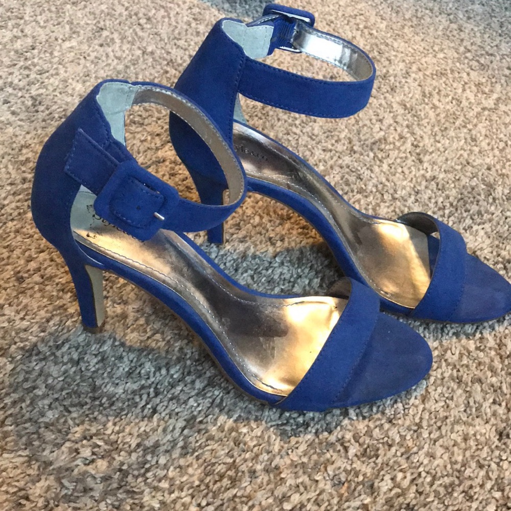 Blue leather sandals 6.5
